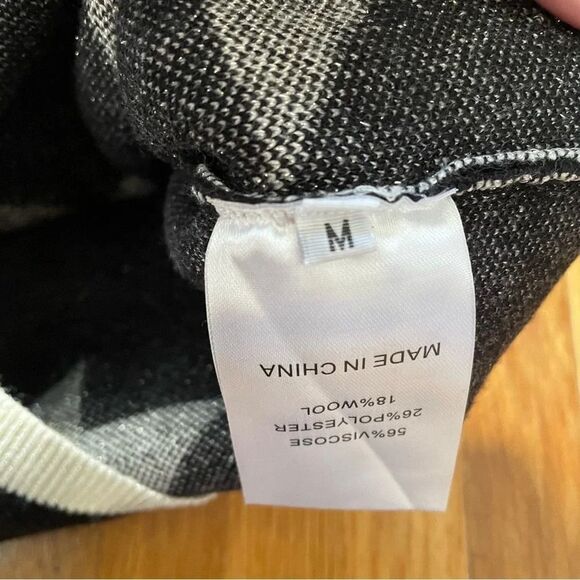 Women’s Star Sweater Size Medium Black and Silver Wool Blend New Without Tags - Picture 7 of 8
